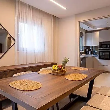 Los Suites فندق