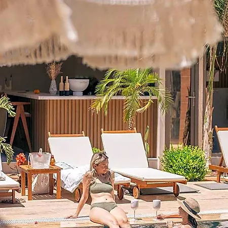 Los Suites فندق